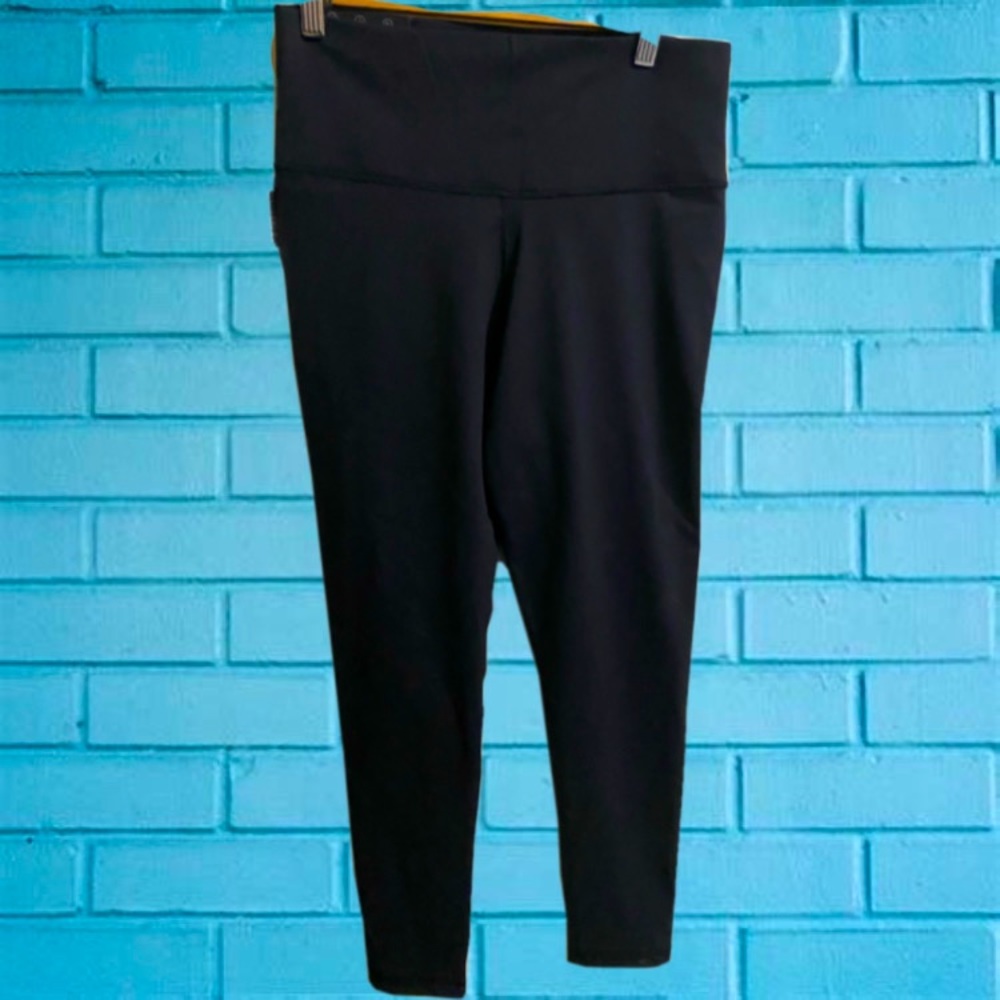 NWT TNA 7/8 black leggings